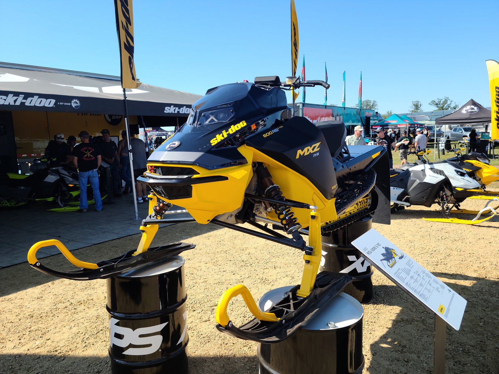 スマロフスキー Ski-Doo introduces the MX Z X 600RS 2023 | Sled Magazine