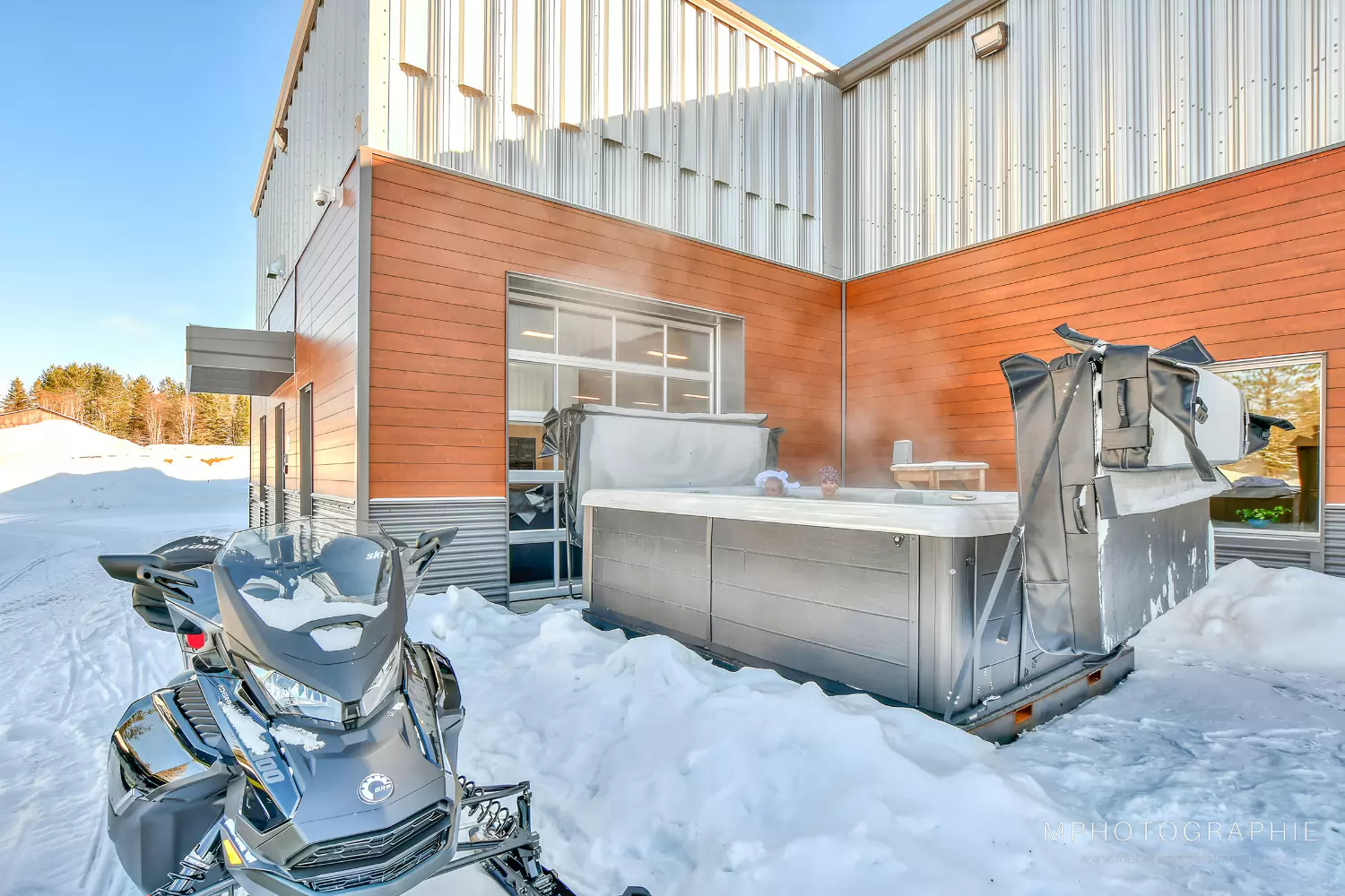 Hot tub at Chalets Rochon
